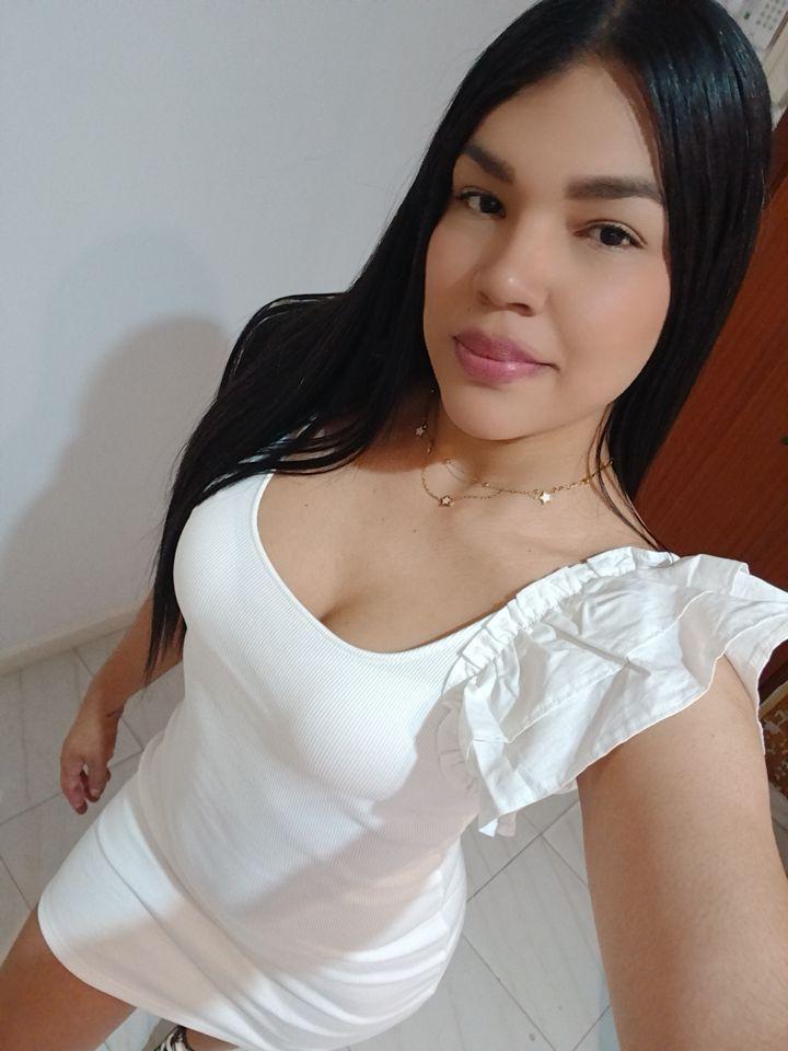 611256671: Chica busca chico en Gerona