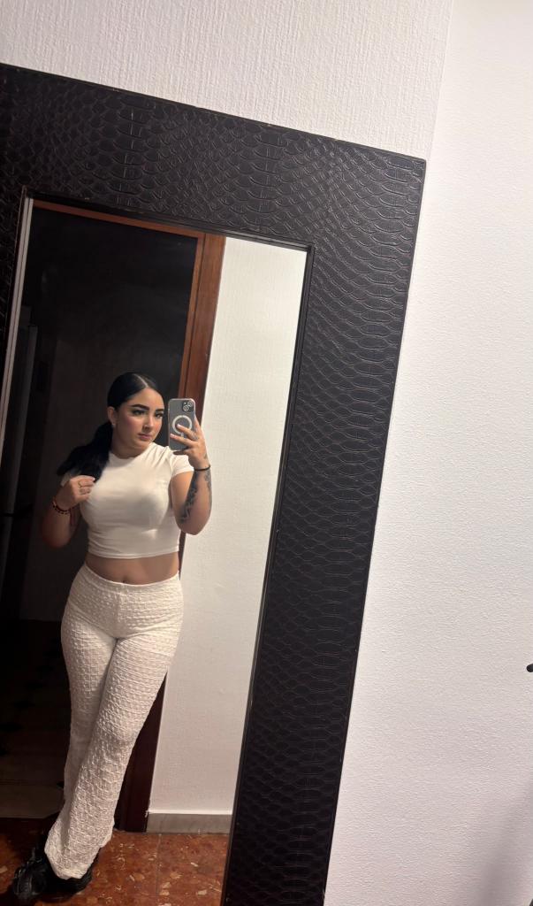 697492654: Chica busca chico en Málaga
