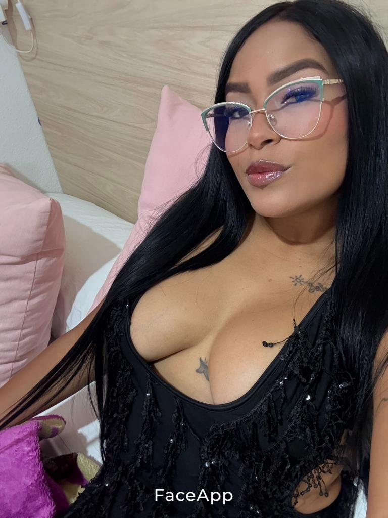 661048958: Chica busca chico en Sevilla