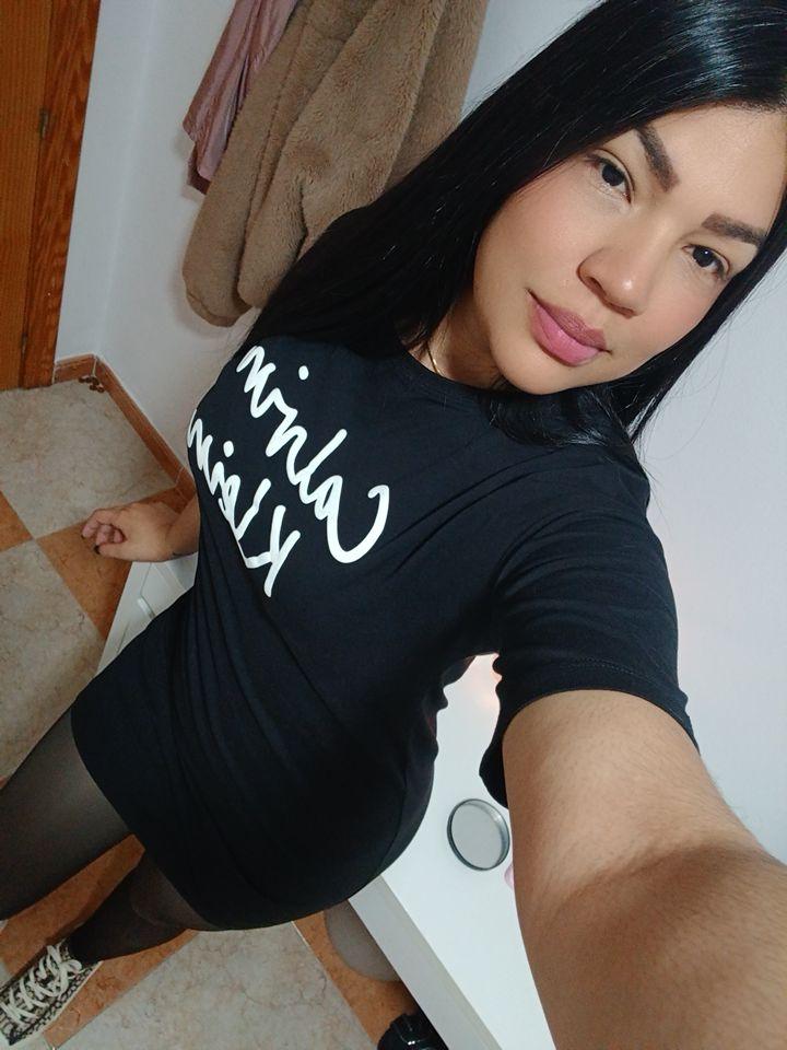 611256671: Chica busca chico en Gerona