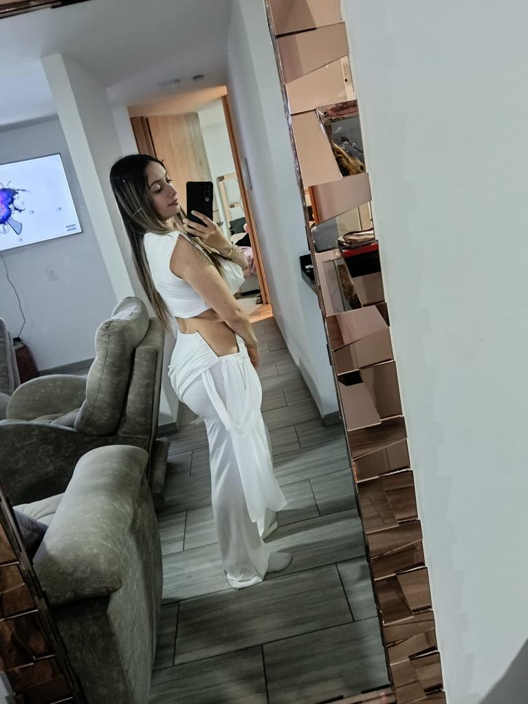 742004484: Chica busca chico en Gerona