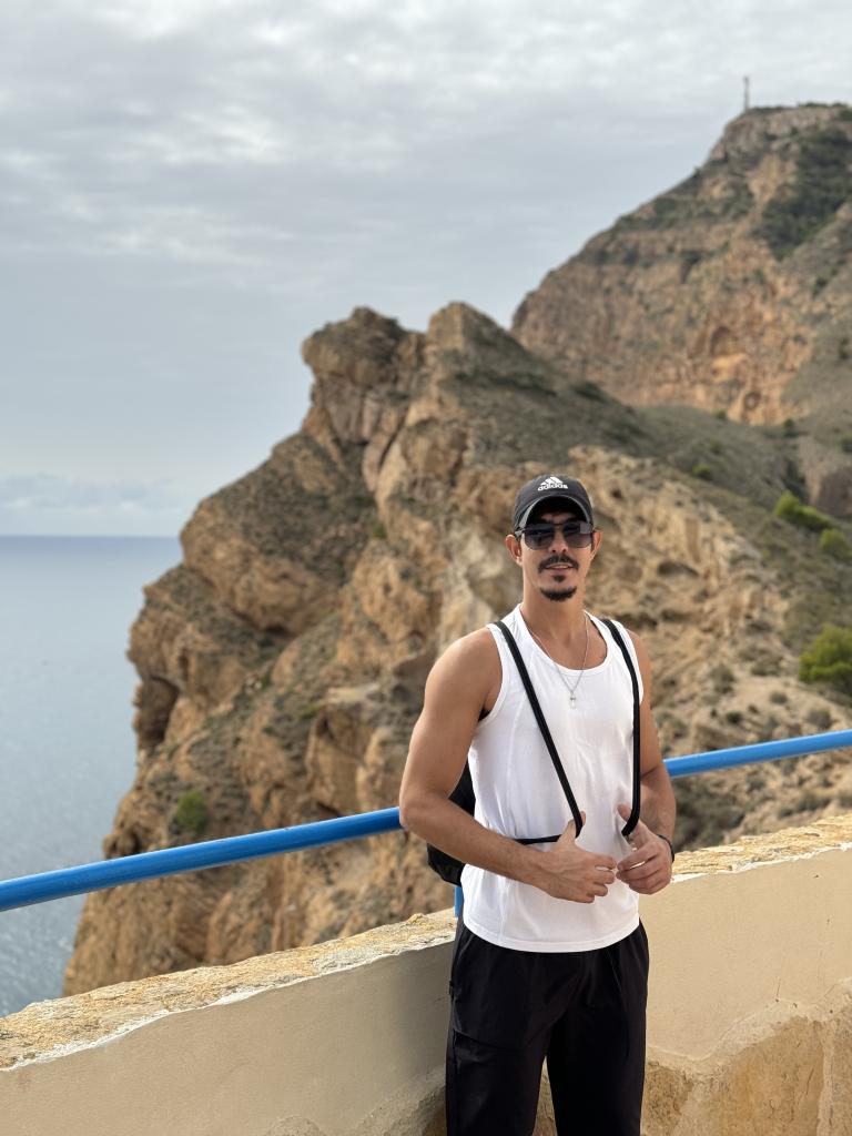 663612459: Chico busca chica en Alicante
