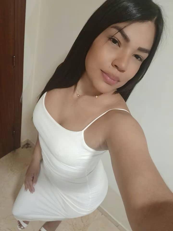 611256671: Chica busca chico en Gerona